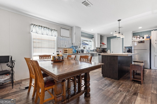 dining room featuring recessed lighting, dark wood-style flooring, and visible vents