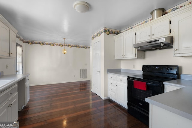 kitchen with dark wood-style floors, black electric range, visible vents, white cabinets, and under cabinet range hood