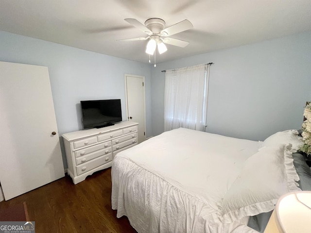 bedroom featuring dark wood-type flooring and a ceiling fan