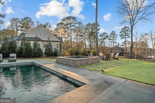 view of pool featuring a yard, a patio, a jacuzzi, and a fenced in pool