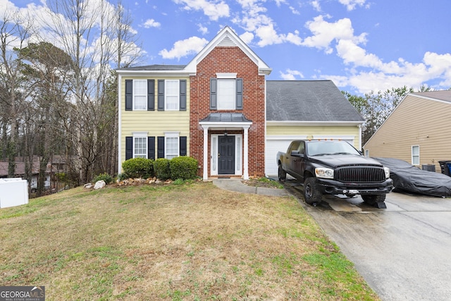 view of front of house with an attached garage, driveway, roof with shingles, and a front yard