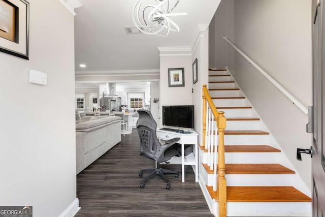 staircase featuring a chandelier, wood finished floors, visible vents, baseboards, and crown molding