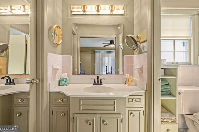 bathroom with a ceiling fan and vanity