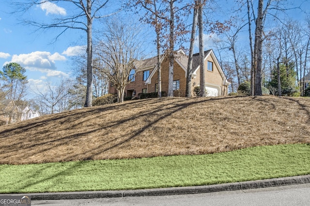 view of front of home featuring a garage, a front lawn, and stucco siding