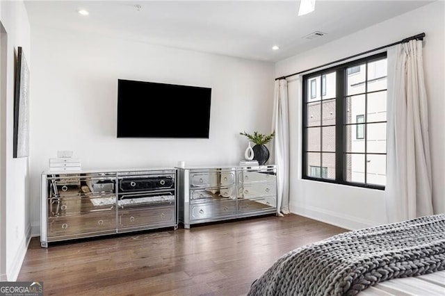 bedroom featuring dark wood-style floors, recessed lighting, visible vents, and baseboards