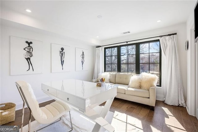 living room with recessed lighting, visible vents, dark wood finished floors, and baseboards