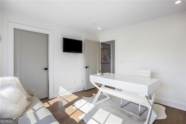 home office with baseboards, wood finished floors, and recessed lighting