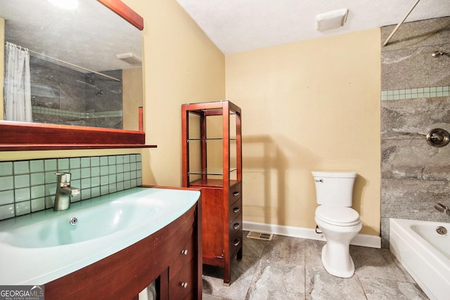 bathroom with toilet, decorative backsplash, shower / tub combo, vanity, and baseboards