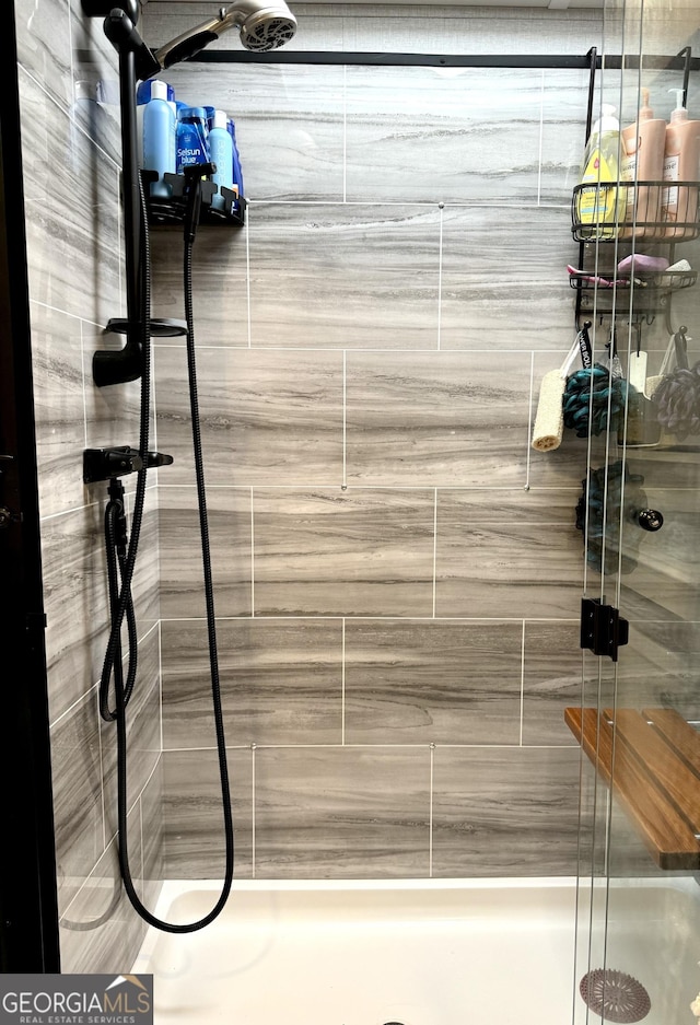 full bathroom featuring a stall shower