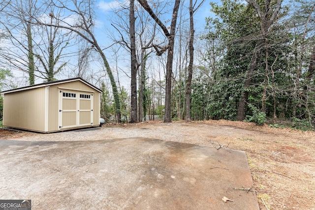 view of yard featuring a shed and an outbuilding