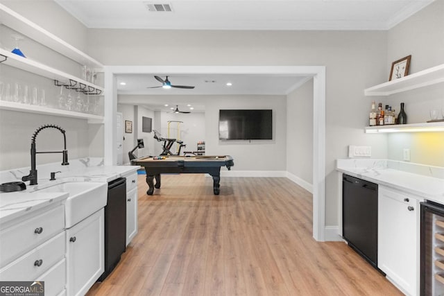 recreation room featuring a dry bar, light wood-style floors, wine cooler, and visible vents