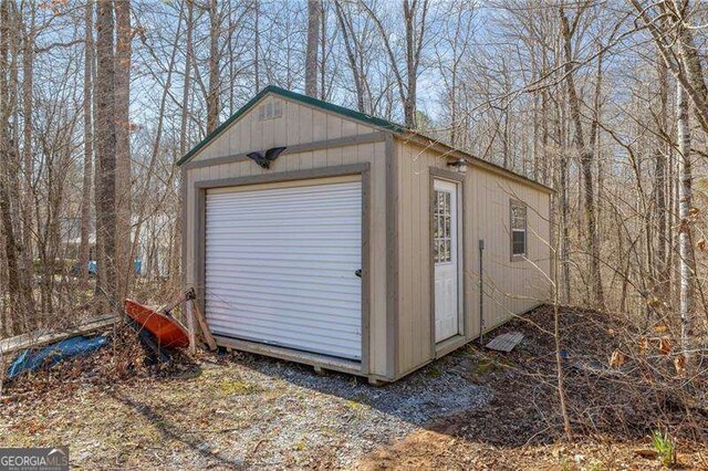 view of outdoor structure with an outbuilding