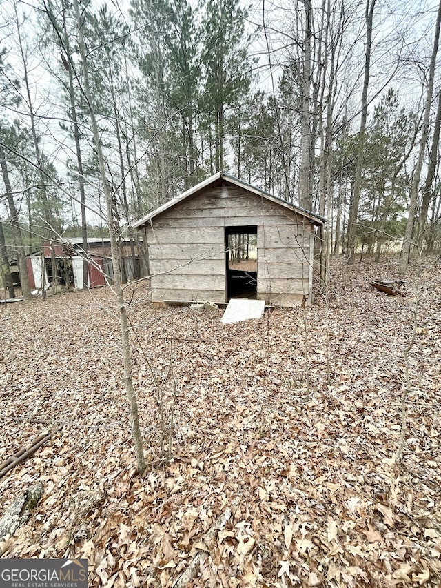 view of side of home with an outdoor structure