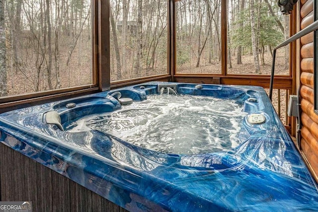 room details with a jacuzzi