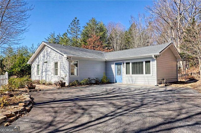 185 Starlight Dr, Sautee Nacoochee, GA 30571 - ranch-style home with fence and aphalt driveway