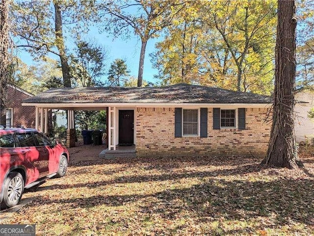 ranch-style house featuring brick siding