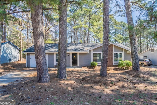 view of front of house featuring a garage and concrete driveway