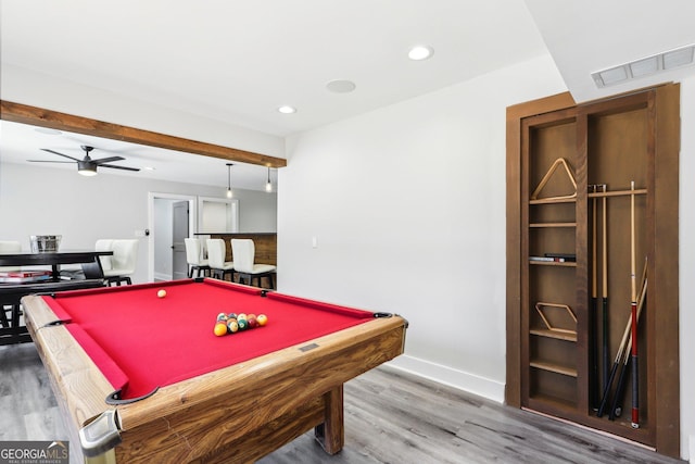 playroom featuring visible vents, wood finished floors, recessed lighting, baseboards, and ceiling fan