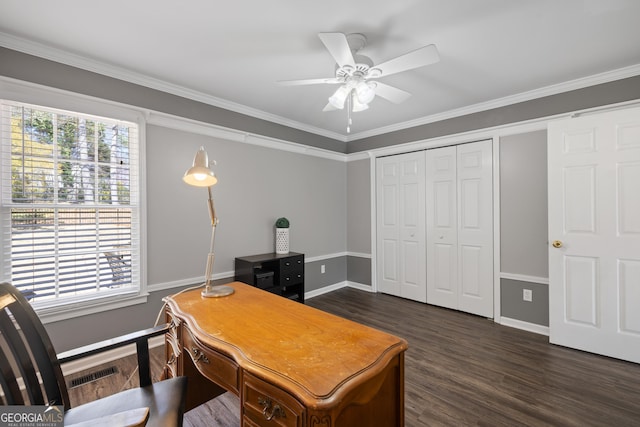 home office featuring dark wood-style floors, crown molding, visible vents, a ceiling fan, and baseboards