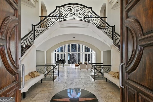 entryway featuring a high ceiling