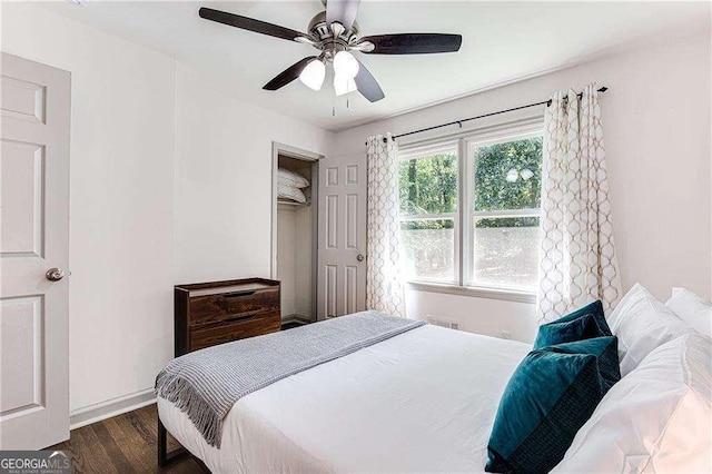 bedroom with dark wood-type flooring and a ceiling fan