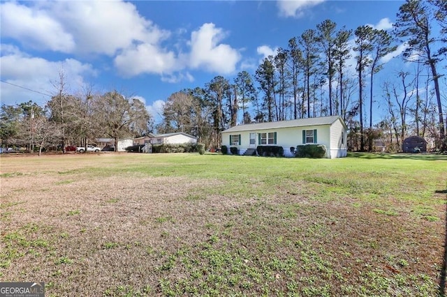 view of front of property with a front yard