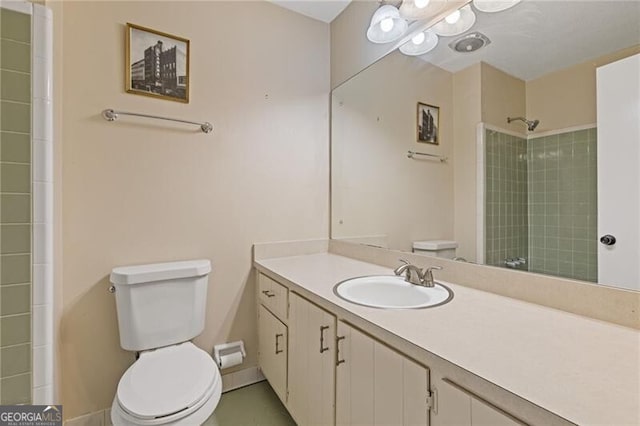 full bath featuring a shower, baseboards, vanity, and toilet