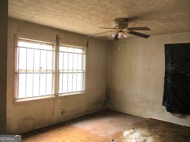 empty room featuring a textured ceiling