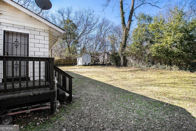 view of yard featuring an outdoor structure and a storage unit