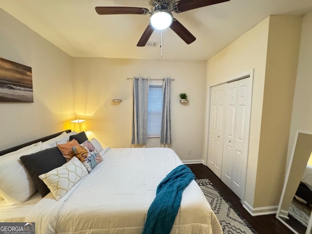 bedroom with ceiling fan, a closet, visible vents, wood finished floors, and baseboards