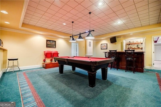 playroom featuring carpet, a dry bar, a raised ceiling, ornamental molding, and baseboards