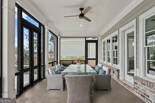 sunroom / solarium featuring a ceiling fan