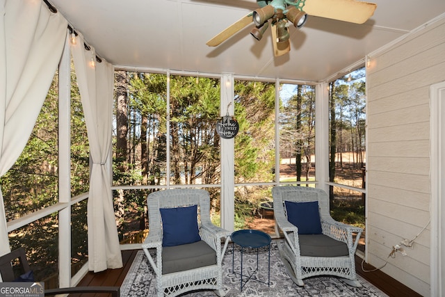 sunroom with a ceiling fan