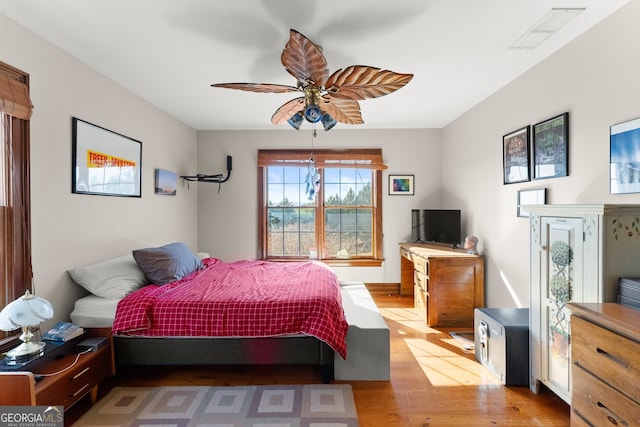 bedroom featuring a ceiling fan, visible vents, and light wood-style floors