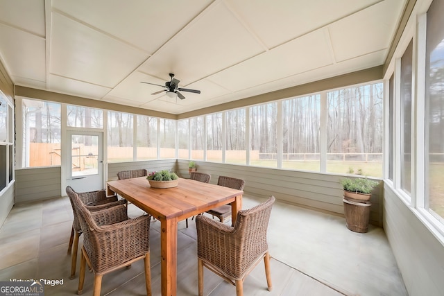 sunroom / solarium with a ceiling fan