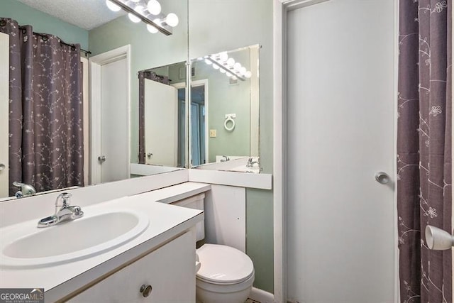 full bath featuring a shower with curtain, toilet, and vanity