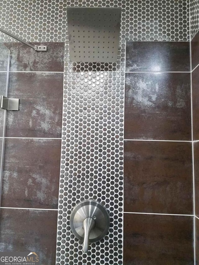 2479 Peachtree Rd NE Unit 1115, Atlanta, GA 30305 - detailed view of a tile shower