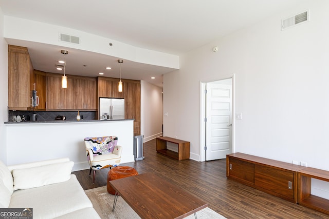 living area with recessed lighting, dark wood-style flooring, visible vents, and baseboards