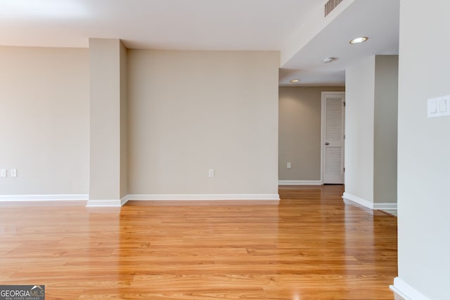 spare room with light wood-type flooring, visible vents, baseboards, and recessed lighting