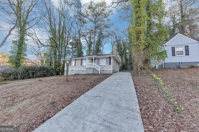 view of front facade featuring crawl space