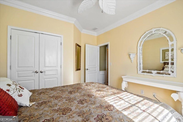 bedroom featuring visible vents, ornamental molding, and a closet