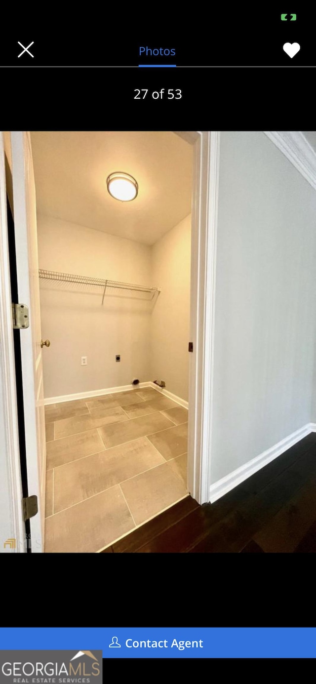 clothes washing area featuring baseboards