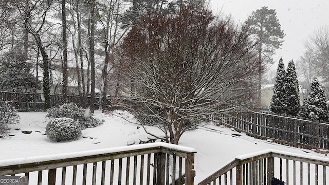 view of yard layered in snow