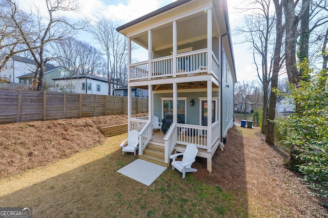 view of front of house with fence and a balcony