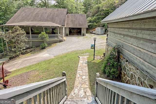 view of yard with a shed, gravel driveway, and an outdoor structure