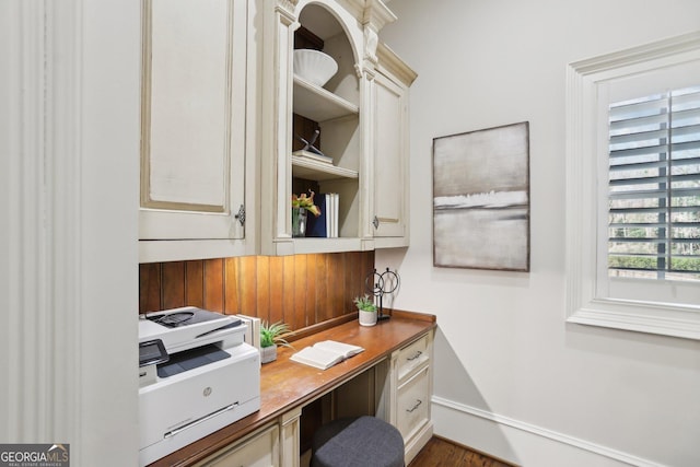 440 Belada Blvd, Sandy Springs, GA 30342 - home office with built in desk and dark wood-style floors