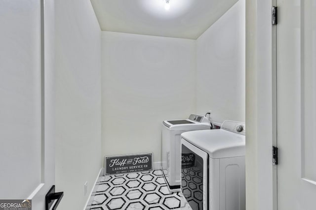 2634 Greenes Ln, Powder Springs, GA 30127 - laundry area featuring washer and clothes dryer, laundry area, and baseboards