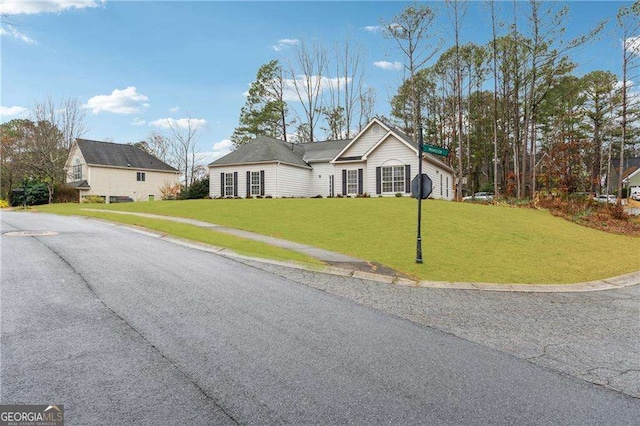 single story home featuring a front yard