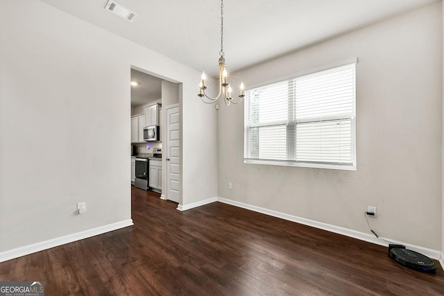 unfurnished dining area with a chandelier, dark wood-style flooring, visible vents, and baseboards