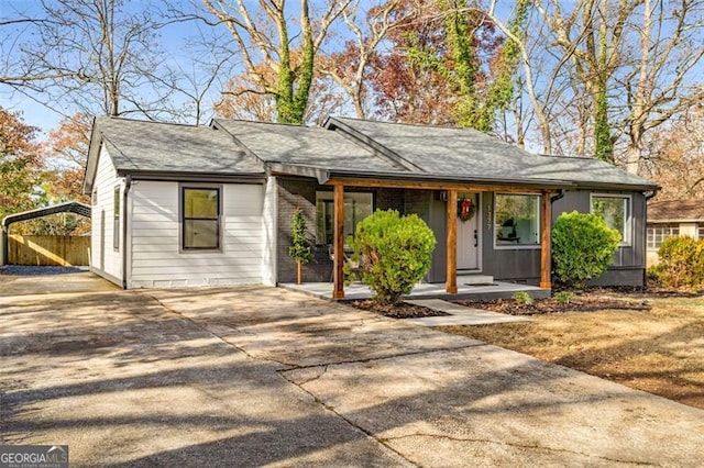 view of front facade featuring driveway and covered porch